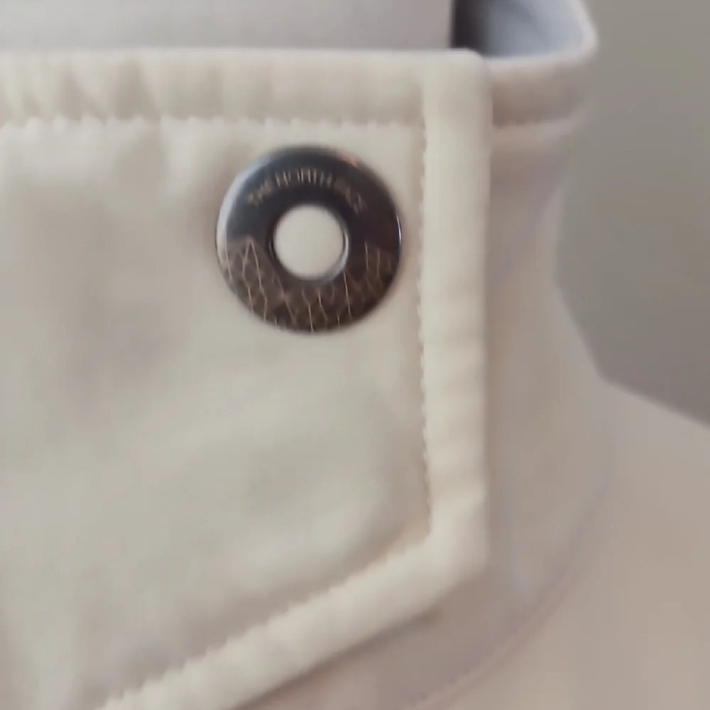 The North Face Women's Cream Zipper Medium Jacket - Picture 7 of 16
